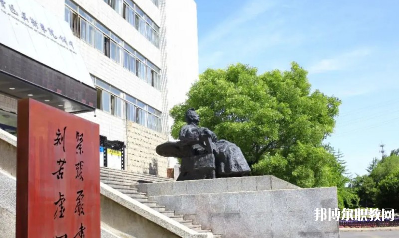 2025魯迅美術(shù)學(xué)院附屬中等美術(shù)學(xué)校招生計(jì)劃 招生人數(shù)是多少(附要求、條件、對(duì)象)