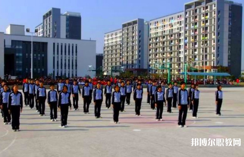 安徽2025年鐵路學(xué)校中專升大?？际裁? width=